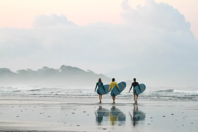 The Waluaa Guide to Surf Etiquette & Navigating the Lineup