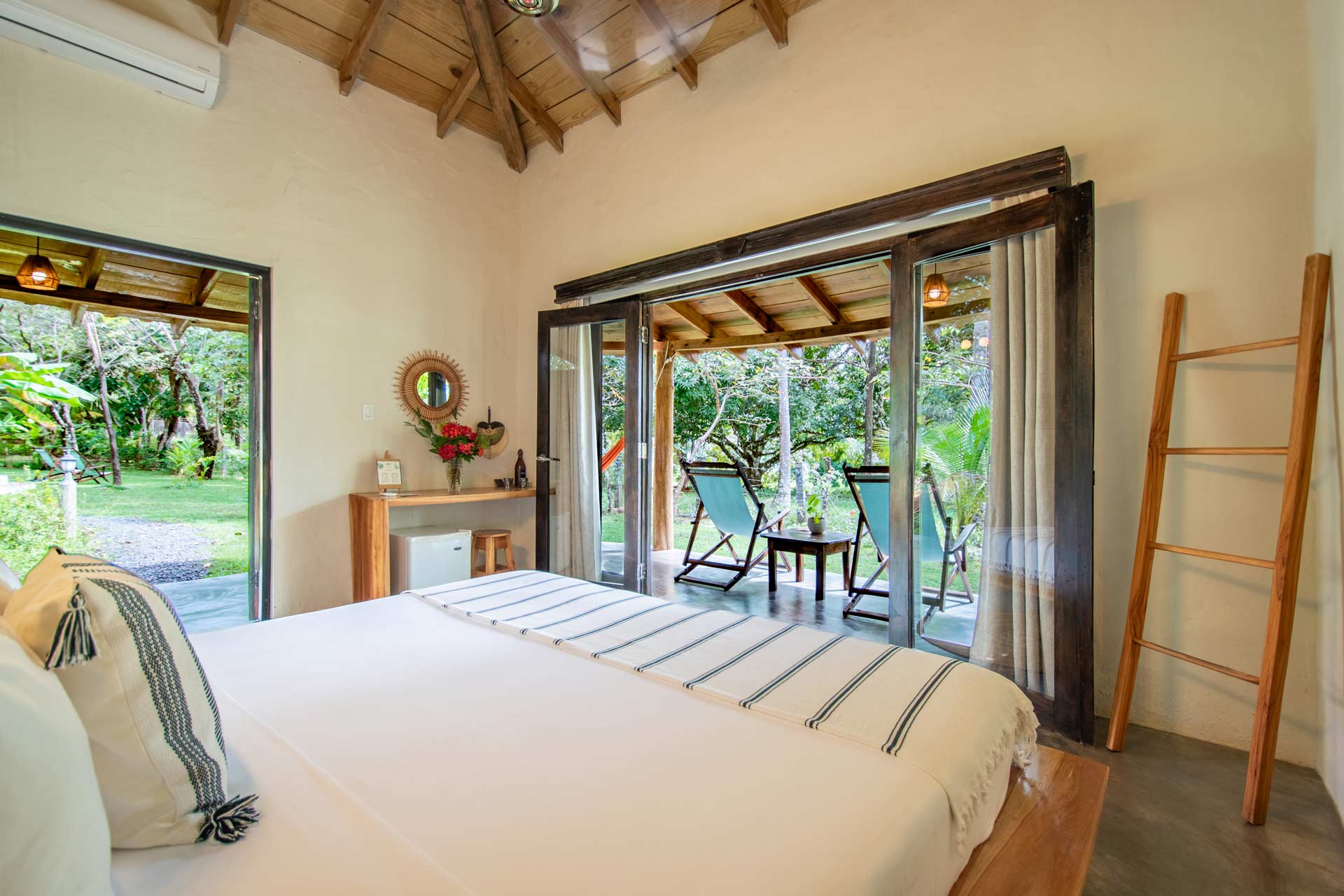 Tropical Villas 2 tropical villas Standard King Room Patio1