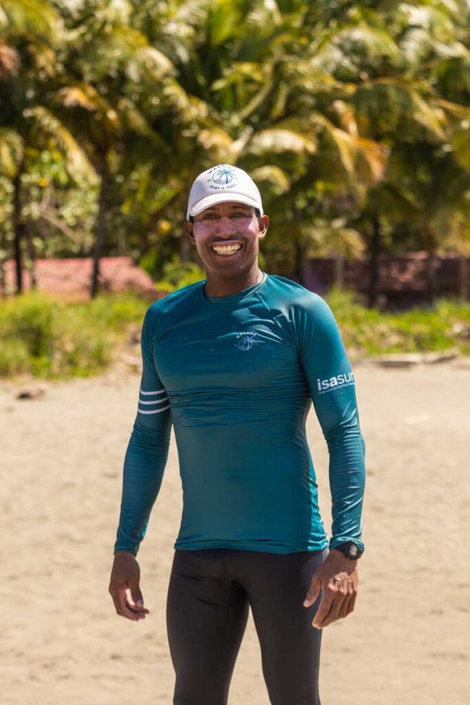 surf instructors waluaa team casey