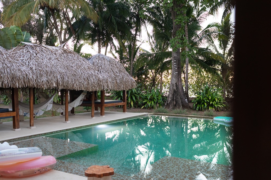 Beachfront Hideaway 42 BH pool