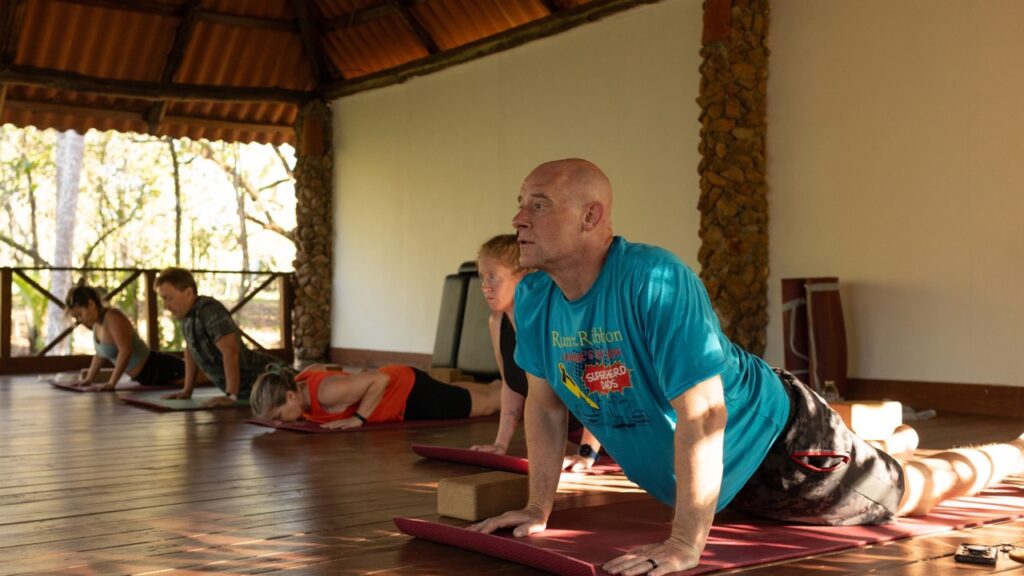 waluaa surf and yoga retreat panama